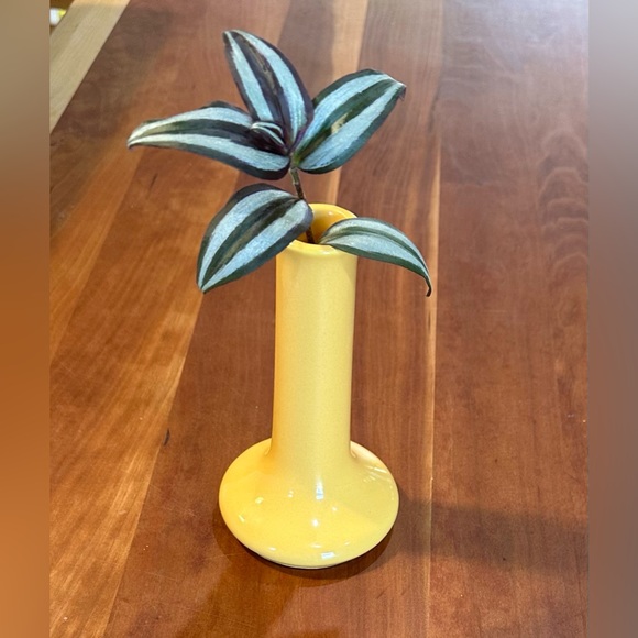 Vintage Hall Vase 631 1/2 Bud Vase - Picture 3 of 8